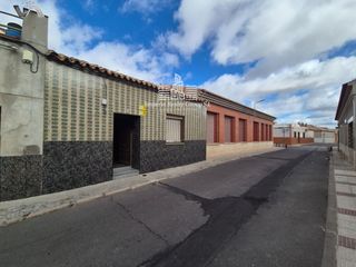 Haus  N/a. Amplia casa de 3 habitaciones con terraza y tejado renovado en p