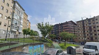 Flat  N/a. Piso bajo de 3 habitaciones con calefacción de gas en barrio de