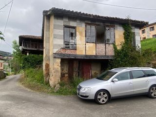 Maison  N/a. Casona asturiana con hórreo y 900 m de parcela a 12 min de la pl