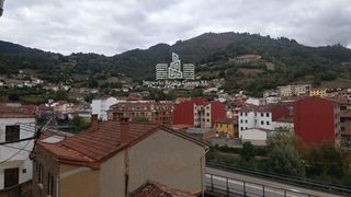 Casa  N/a. Casa para reformar con buhardilla y vistas al río, a 5 min del c