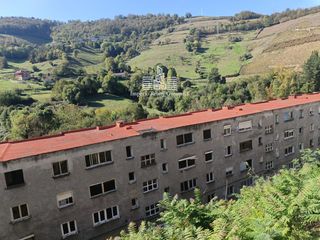 Piso en Cangas del Narcea. Piso con balc�n y gran potencial de reforma en cangas del narcea