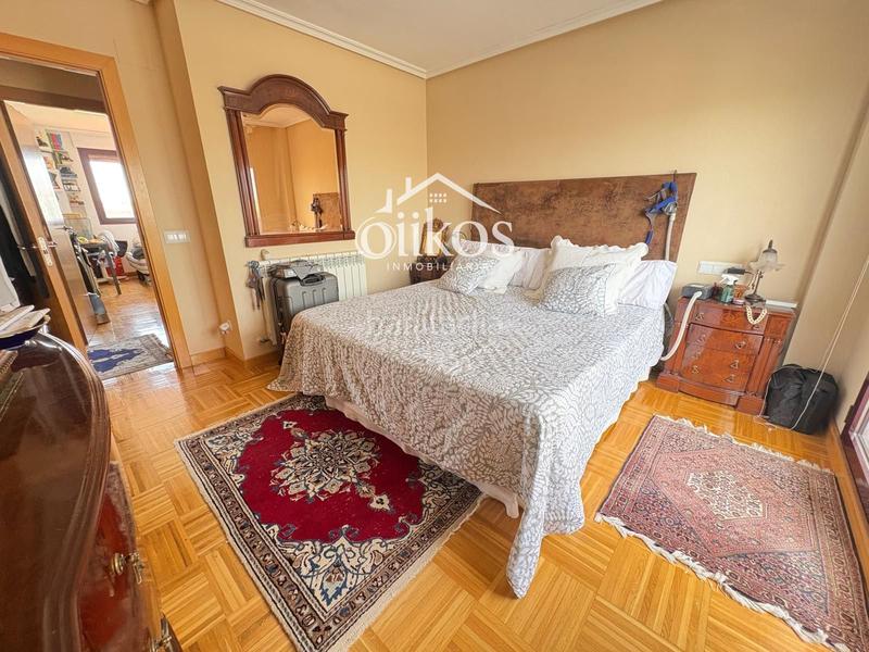 Foto 17f3c1d6-1e9b-44ad-bdec-54c6848bb281. Casa a schiera con riscaldamento piscina in Villares de la Reina