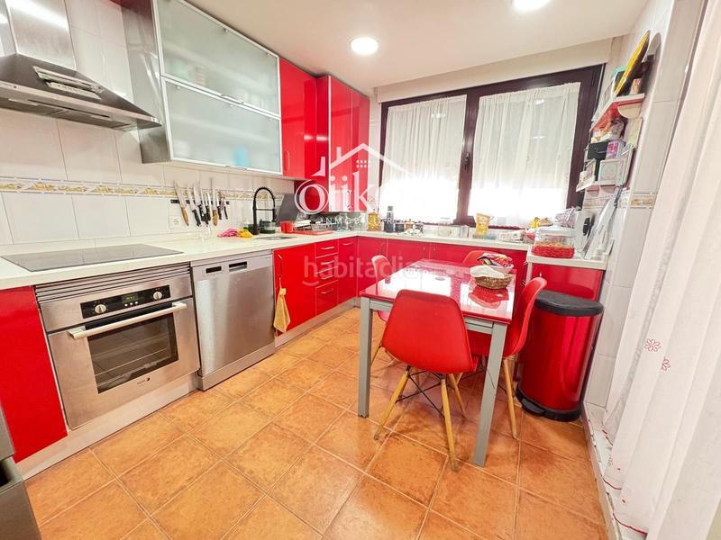 Foto 1b5d0953-2c08-4b02-8d2f-df30592748bd. Casa a schiera con riscaldamento piscina in Villares de la Reina