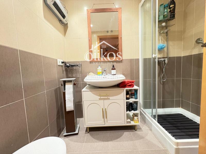 Foto aa30fb77-8790-45fb-a2cf-974477aa460f. Casa a schiera con riscaldamento piscina in Villares de la Reina