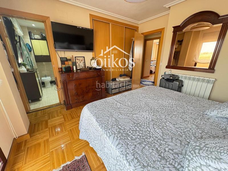 Foto fba0f910-7b5a-4211-8cb4-4578fc0b0f20. Casa a schiera con riscaldamento piscina in Villares de la Reina