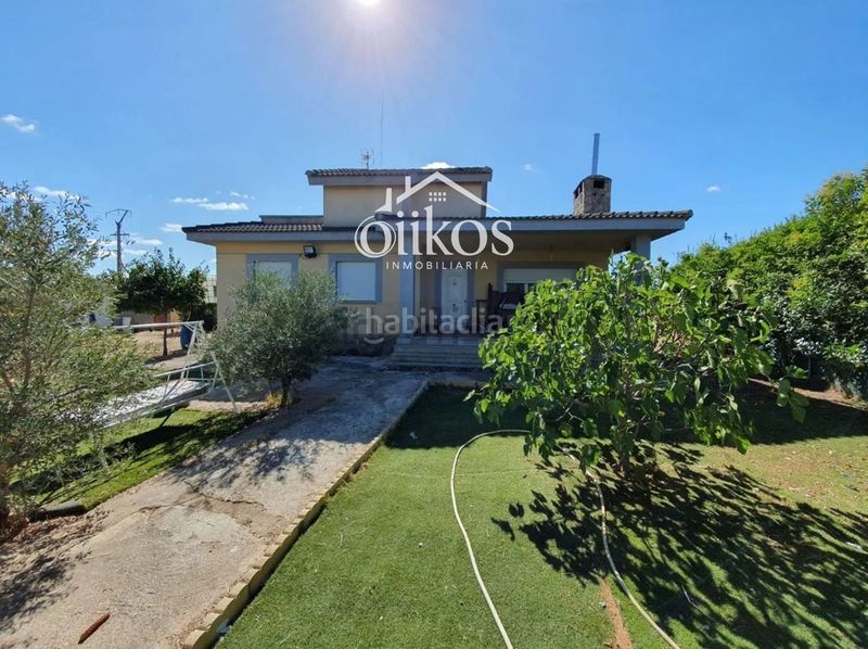 Foto f82d4032-d5ab-48c8-bdef-68fc34480952. Chalet en Calvarrasa de Arriba