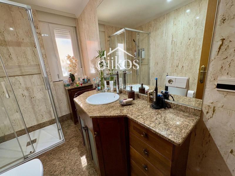 Foto a009952b-5c3d-48f6-b097-e8e50c8f9b63. Casa con riscaldamento parcheggio in Villares de la Reina