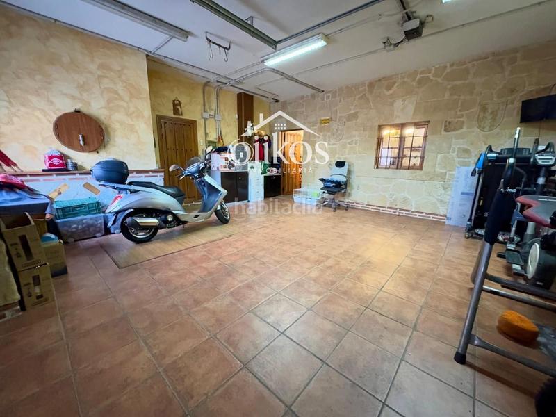 Foto ad3c0e67-5d4d-4947-ac37-ff360240e7b3. Casa con riscaldamento parcheggio in Villares de la Reina