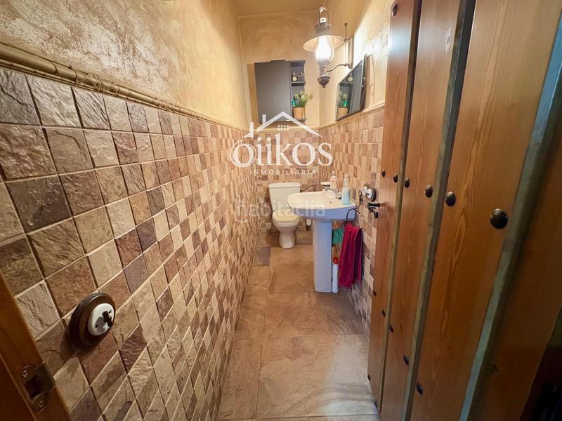 Foto c8553646-b69e-4bb7-b15a-5b40fd5447dc. Casa con riscaldamento parcheggio in Villares de la Reina