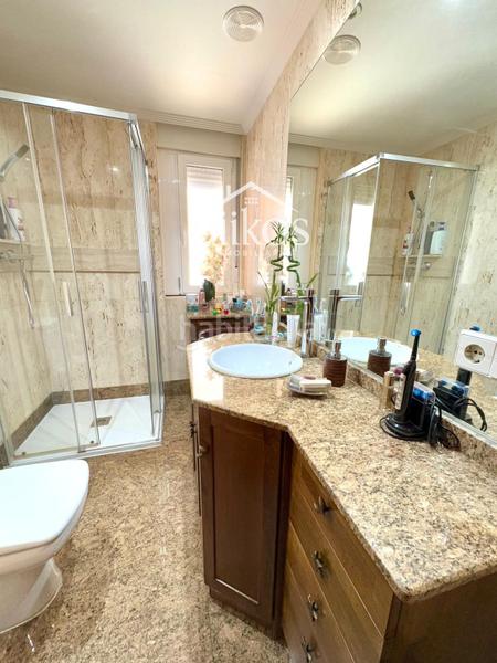 Foto dbf7a1ef-c69d-4eb6-8b19-2c01c40e34e0. Casa con riscaldamento parcheggio in Villares de la Reina