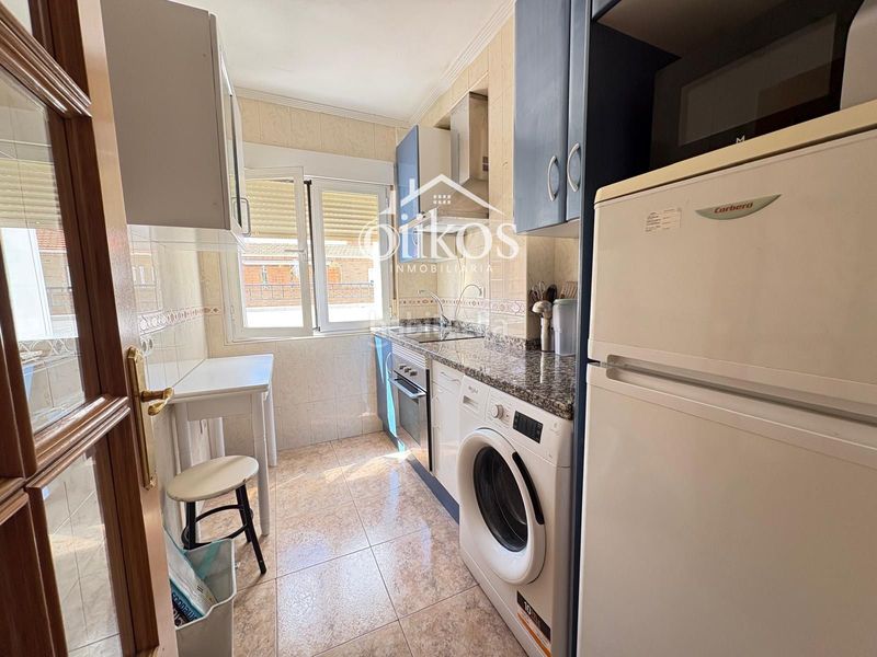 Foto 4e035b90-3c8e-4c84-9b63-5c6d3a93a0e2. Lloguer àtic amb calefacció a Carmelitas Salamanca