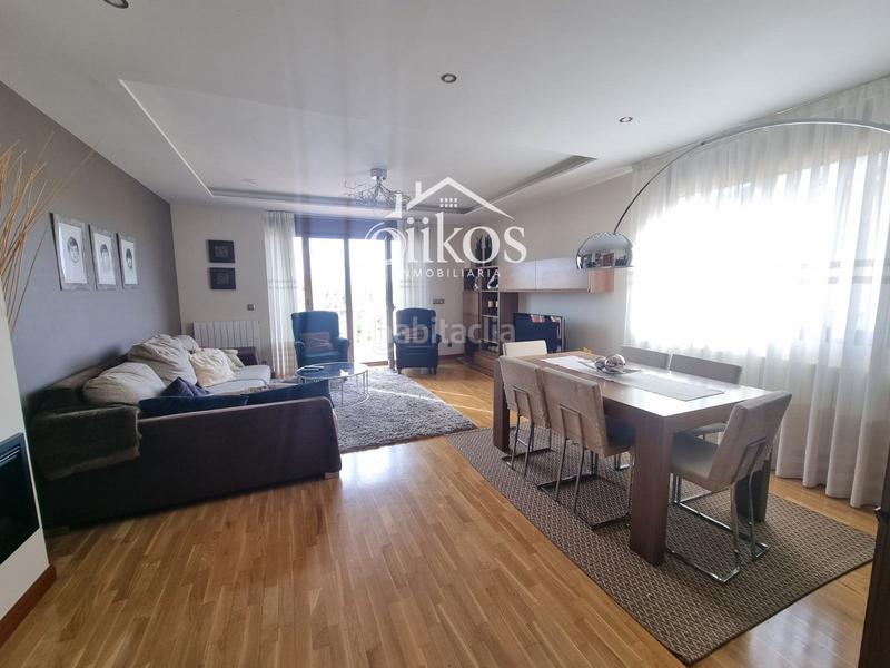 Foto 4e13cb69-246b-4112-9a4f-aa5201d62e9c. Casa a schiera con riscaldamento piscina in Villamayor