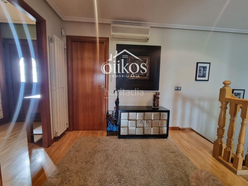 Foto 513738ff-7e3b-49ac-8f48-6da7a3e6b462. Casa a schiera con riscaldamento piscina in Villamayor