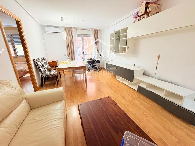 Foto 0f1aea9d-0759-4773-be74-5c31f435e632. Flat with heating in Carmelitas Salamanca