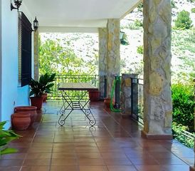 Chalet  N/a. Se vende gran parcela con olivos, piscina y chalet