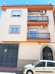 Gebäude  Calle gran capitán. Se vende edificio con cochera y 2 pisos para entrar a vivir