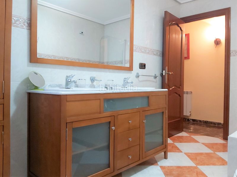 Foto 30474a17-abab-433f-ae3b-b2bf23205f48. Edificio se vende edificio con cochera y 2 pisos para entrar a vivir en Mancha Real