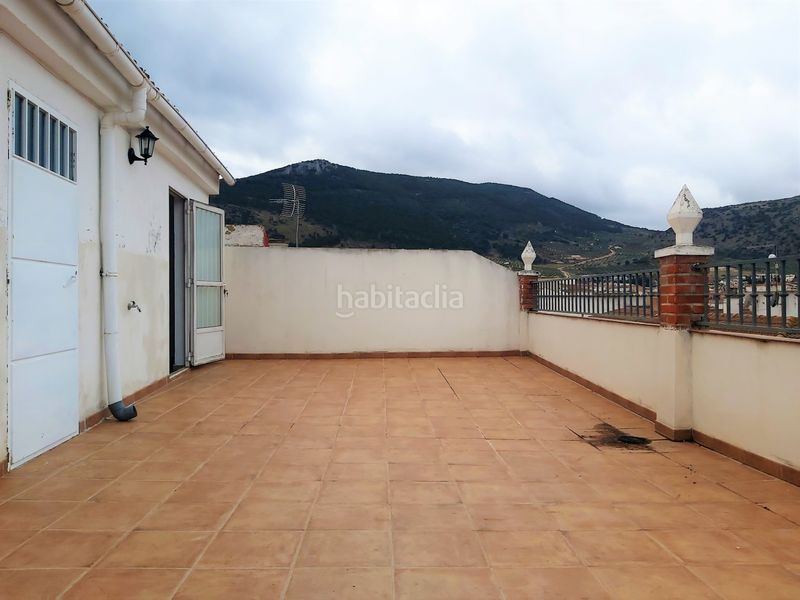 Foto 8a56714d-0f28-42f9-8bfc-d808253bd41e. Edificio se vende edificio con cochera y 2 pisos para entrar a vivir en Mancha Real