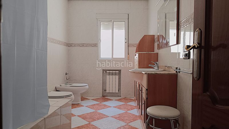 Foto bada20a5-e817-4bfb-83ac-0e1c3803e7b6. Edificio se vende edificio con cochera y 2 pisos para entrar a vivir en Mancha Real