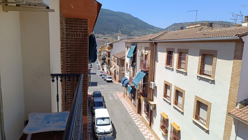 Foto d6d9e45a-962d-410b-a2b7-95f04ae052d4. Edificio se vende edificio con cochera y 2 pisos para entrar a vivir en Mancha Real
