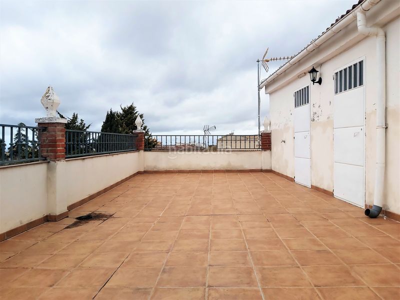 Foto dbe4d98e-c2f2-4731-a055-91afc0eebb2a. Edificio se vende edificio con cochera y 2 pisos para entrar a vivir en Mancha Real