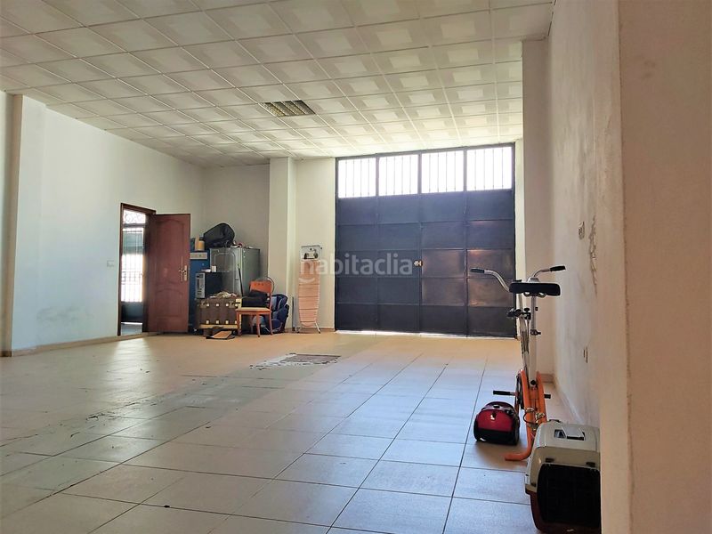 Foto dd512d56-e5e1-4262-b08a-5b6e32c7d79d. Edificio se vende edificio con cochera y 2 pisos para entrar a vivir en Mancha Real