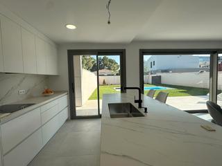 Casa adosada en Carrer albert coma i estadella 14. Habitatge 1