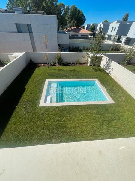 Foto 5ff3e496-ac5a-4917-bedc-c8495dee03bf. Casa aparellada 264m<sup>2</sup> a carrer albert coma i estadella 14 a Lleida