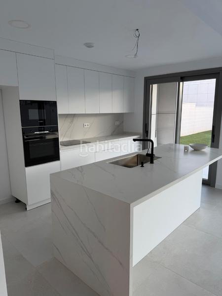 Foto 6ba2462d-ddca-433d-9aff-577e8a07f17b. Casa aparellada 264m<sup>2</sup> a carrer albert coma i estadella 14 a Lleida