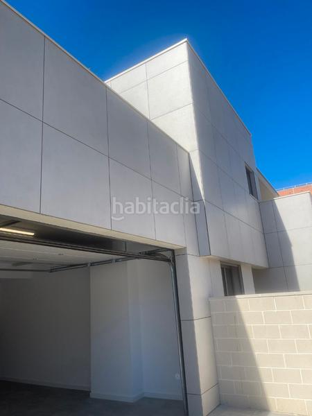 Foto 7b7e538e-8dfd-4c9f-831f-644f68fae6e3. Casa aparellada 264m<sup>2</sup> a carrer albert coma i estadella 14 a Lleida