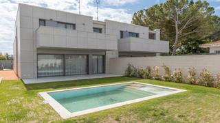Casa adossada a Carrer albert coma i estadella 14