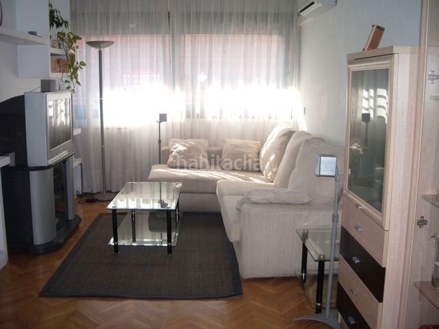 Foto b8bf6f67-e841-486c-b7ee-d8a94f23ea0d. Pis a calle de siena 37 a Quintana Madrid