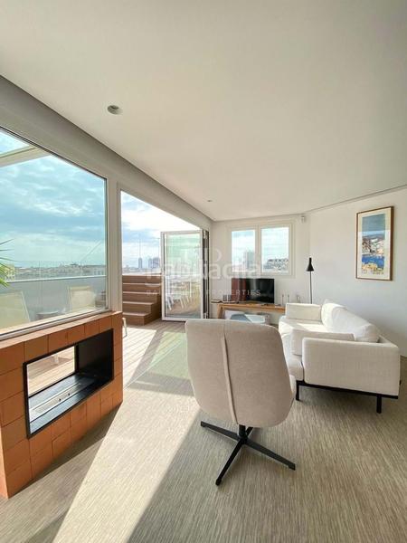 Foto 47062feb-17c9-4ca8-a70d-2075f859e640. Lloguer àtic amb piscina a Dreta de l´Eixample Barcelona