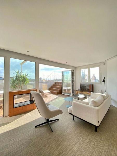 Foto 9c53b8f4-007a-40ab-8c7b-46484b46aa62. Rent penthouse with pool in Dreta de l´Eixample Barcelona