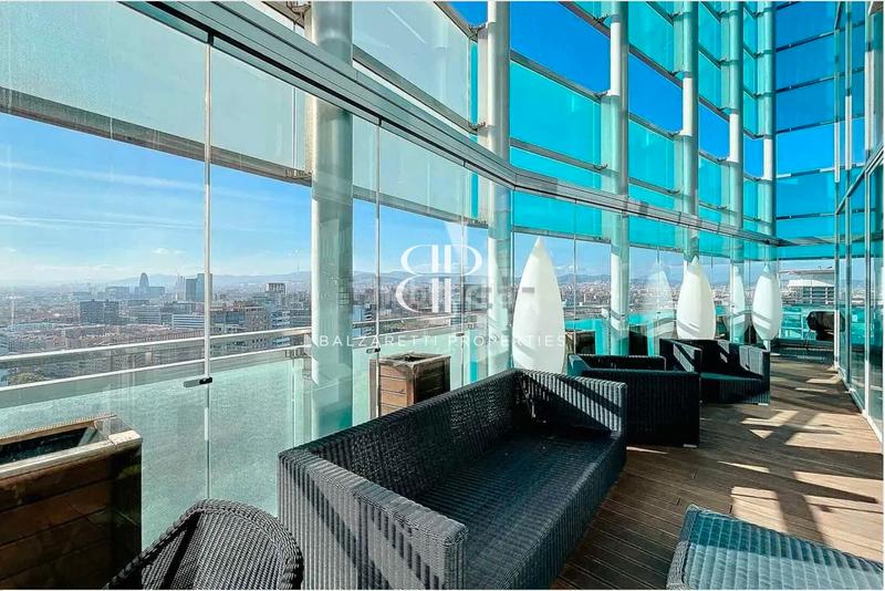 Foto c7e68260-e9aa-4d53-ba52-f2df7d30b8a2. Ático atico con piscina privada en zona inmejorable en Barcelona