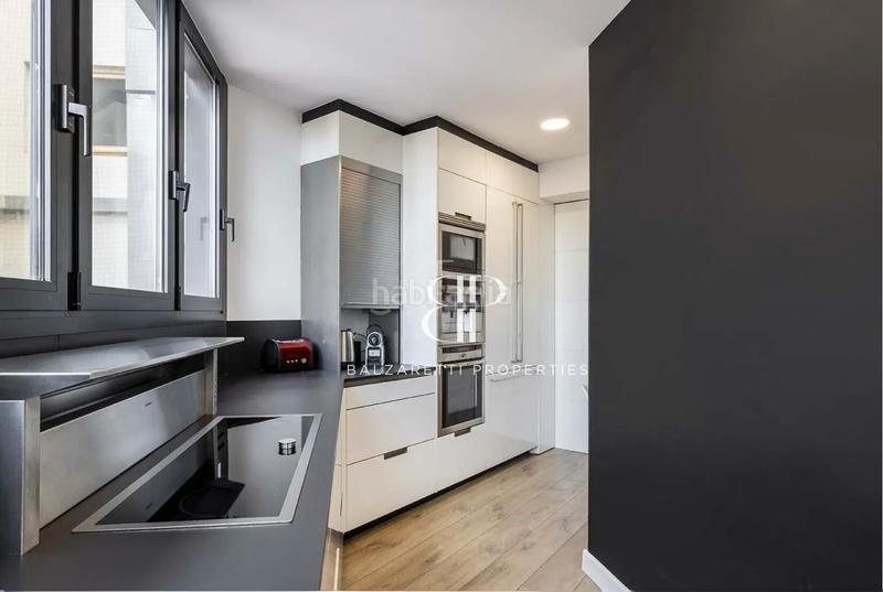 Foto dce837b6-a4c3-4eb6-af55-17e0ac6f6e68. Alquiler piso amplio piso en rambla catalunya, totalmente exterior, 3 habitaciones en Barcelona