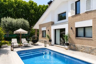 Chalet  Ronda doctor manresa 33. Espectacular villa con piscina y vistas al mar