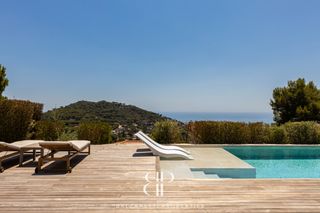 Chalet in Cabrils. Impresionante villa con vistas panorámicas al mar, jardín, pisci