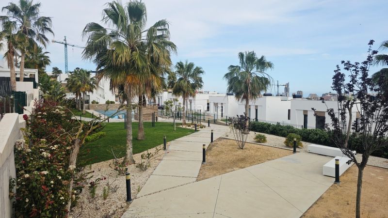 Foto 7a629040-750f-4357-bf0d-daefc972fa48. Lloguer àtic amb calefacció aparcament piscina a Finestrat