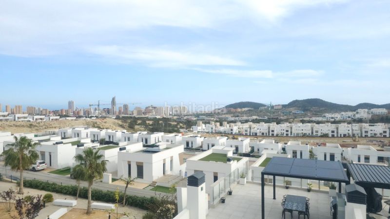 Foto f23671b0-c55b-4648-a6ab-45aba3136e54. Lloguer àtic amb calefacció aparcament piscina a Finestrat