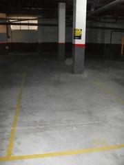 Aparcament cotxe a Industria 31. Garaje en venta