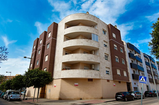 Aparcament de moto a Julio cesar 86. Garaje en venta