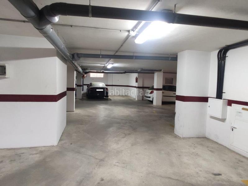 Foto cc796495-98ce-4ebf-8c6b-eabd11b1270f. Parking voiture dans europa 1 y 3 dans Almoradí