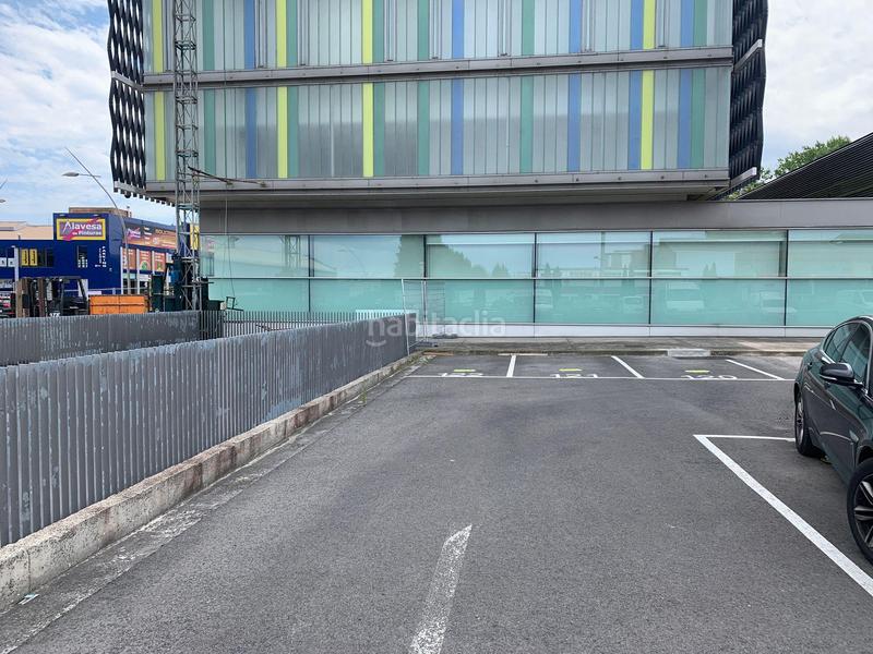 Foto 8360c72d-661a-4b8c-8bcf-17176a70f9fd. Parking coche en portal de gamarra 1 garaje en venta en Vitoria - Gasteiz