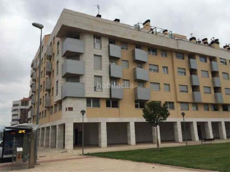 Foto b6a8e607-c911-4bb2-97ce-1141a91ee6b0. Aparcament cotxe a rio lomo 4 a Los Lirios Logroño