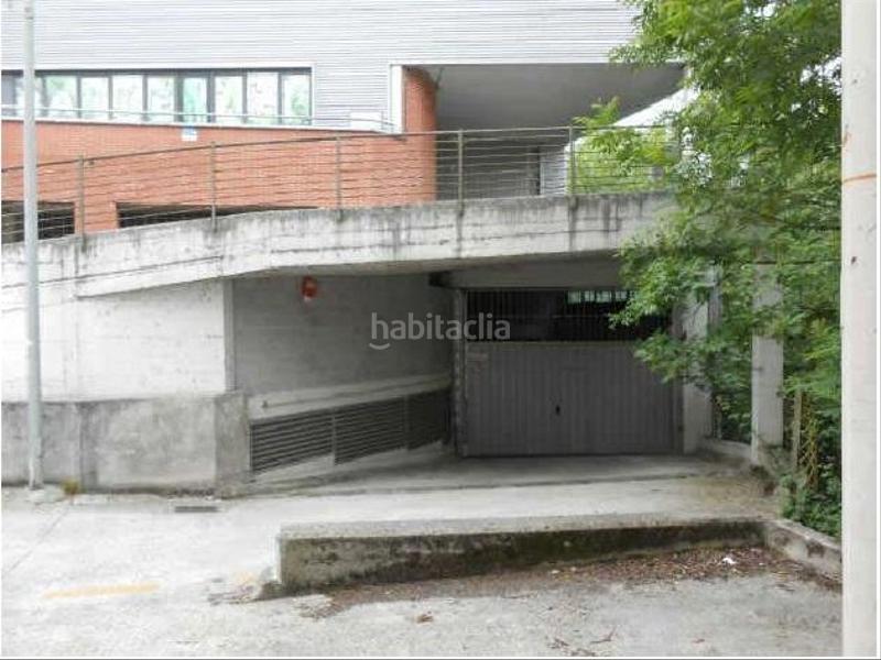 Foto 3c5846e0-8731-476e-831f-663a0b282328. Aparcament cotxe a estación 17 a Lemoa