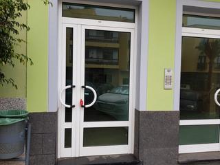 Aparcament cotxe a La constitucion 3-5. Garaje en venta