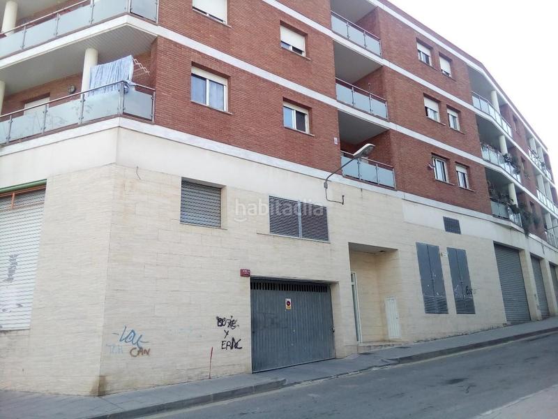 Foto be951084-e542-4484-927e-9c665062b30f. Aparcament cotxe a Constantí