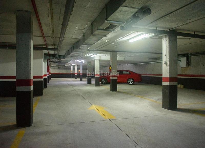 Foto f52500bc-3223-4b14-8756-9b77d724baf0. Aparcament cotxe a oslo 6 a Elviña - A Zapateira Coruña (A)