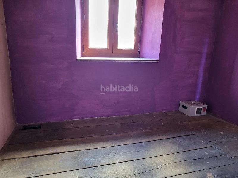 Foto 7c3424a8-21b0-49ba-b805-1007e55f1d7c. Casa en del pueblo 9 vivienda en venta en Barruelo de Santullán